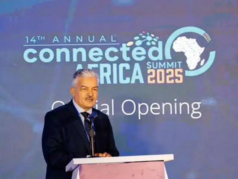 وزير صحراوي يلقي كلمة خلال الجلسة الافتتاحية لقمة Connected Africa 2025 في كينيا.