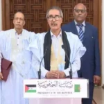 السفير الصحراوي خطري أدوه يدلي بتصريح صحفي بعد تقديم أوراق اعتماده للرئيس الجزائري عبد المجيد تبون، الجزائر، 27 ماي 2025.