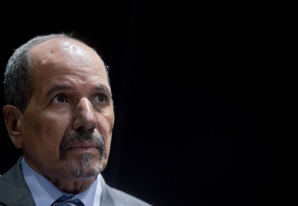 صورة للرئيس الصحراوي الراحل محمد عبد العزيز في لحظة تأمل
