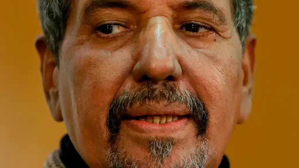 محمد عبد العزيز: تسع سنوات على رحيل رجل الدولة وبوصلة الكفاح الصحراوي 1 لقطة قريبة للرئيس الصحراوي الراحل محمد عبد العزيز بابتسامة هادئة